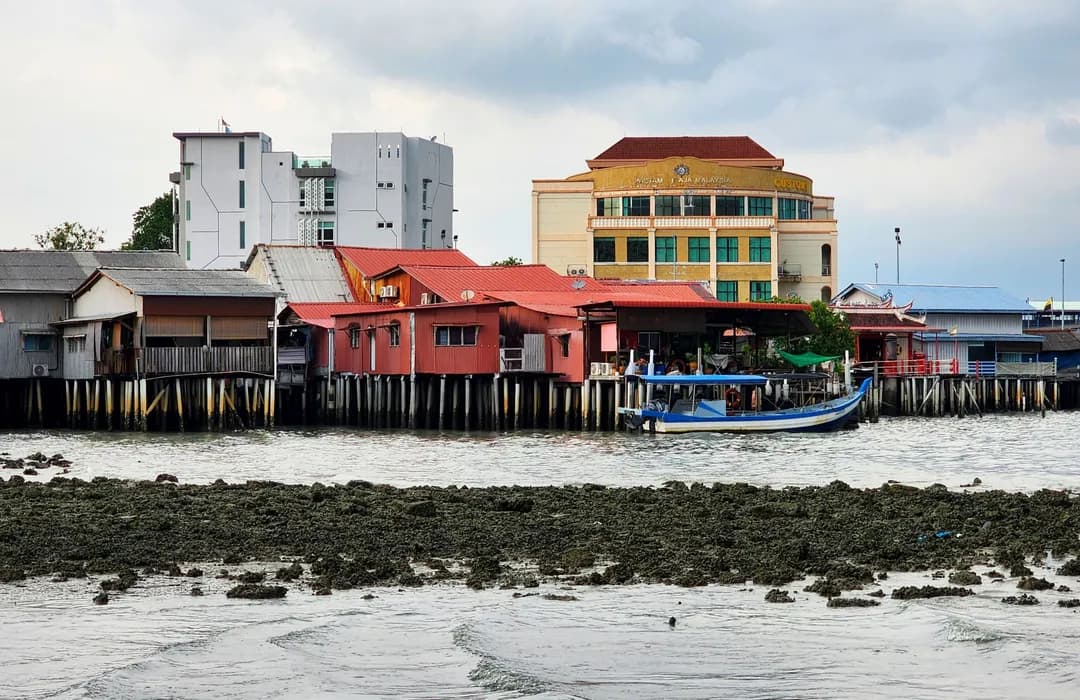 Chew Jetty interior view
