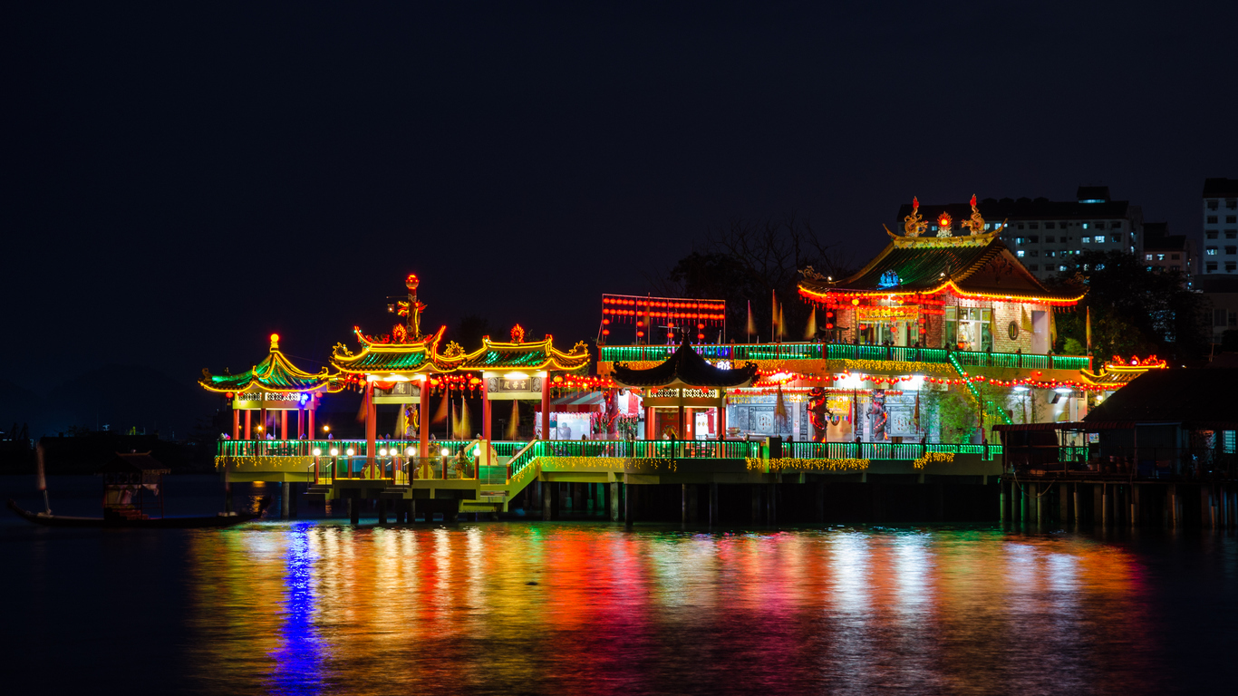Hean Boo Thean Floating Temple interior view