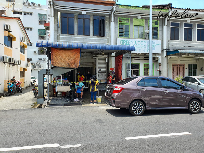 Char koay teow being stir-fried over charcoal at a Penang hawker stall
